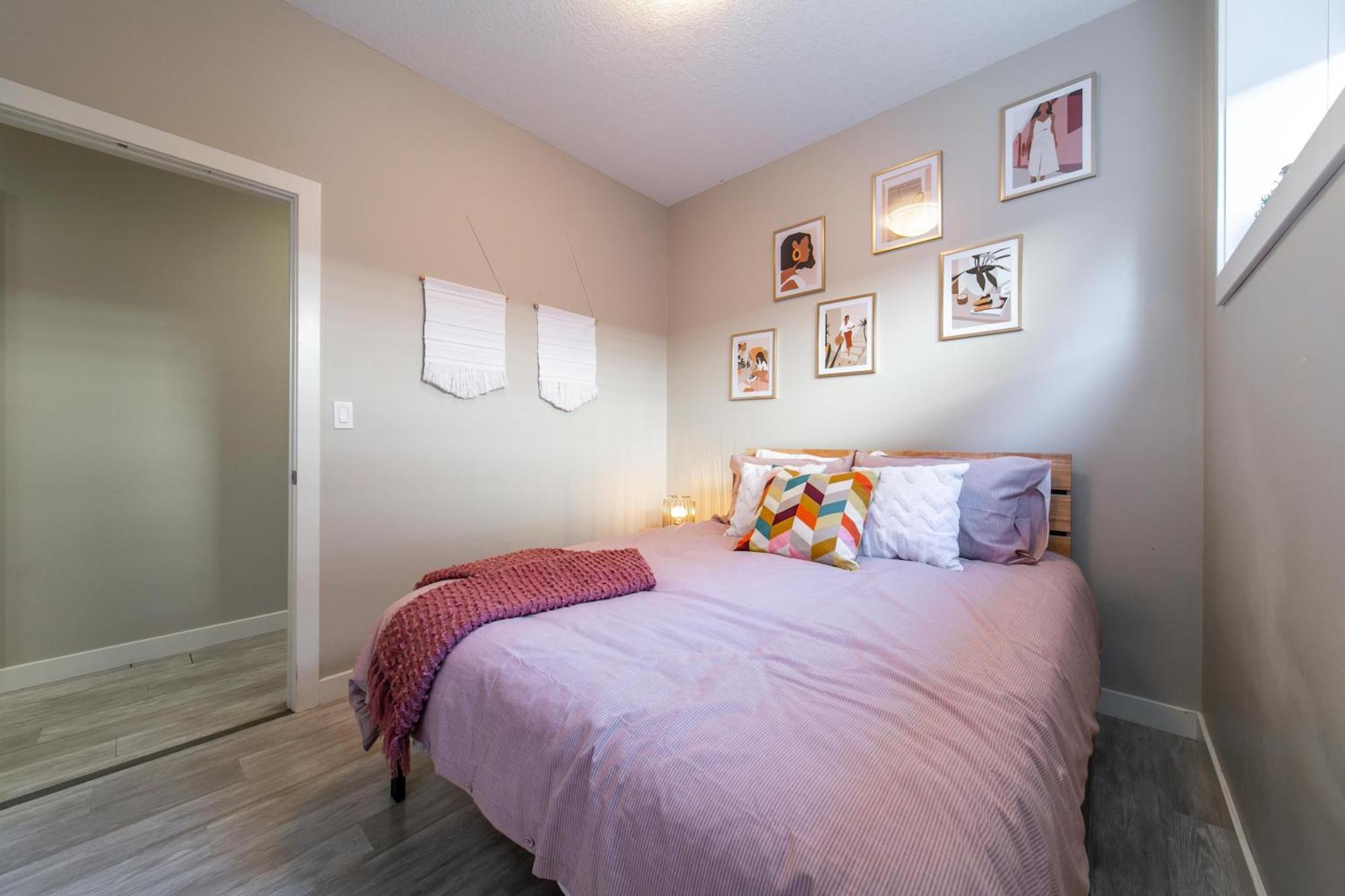 Executive Home - Long Stays Welcome - Garage Parking - Free Wifi & Netflix Edmonton Quarto foto