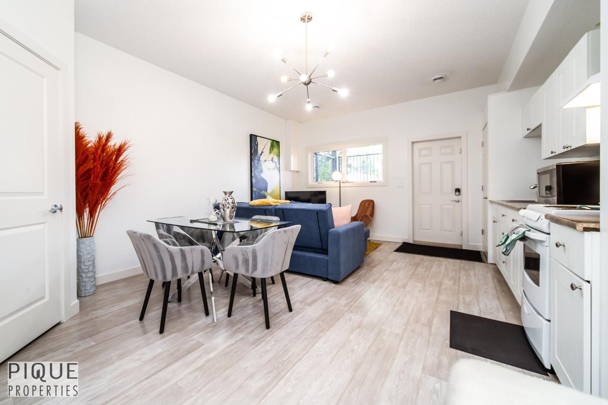 Executive Home - Long Stays Welcome - Garage Parking - Free Wifi & Netflix Edmonton Quarto foto