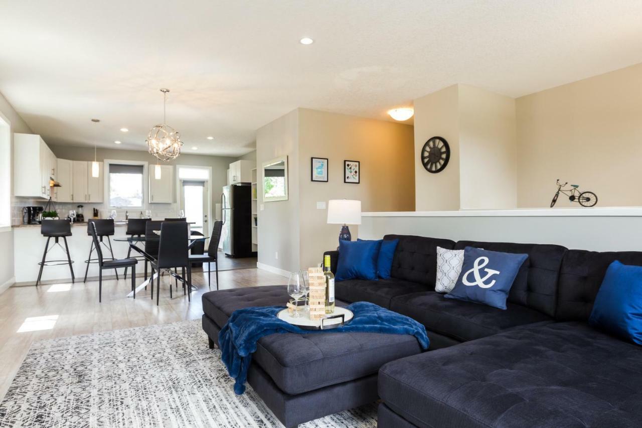 Executive Home - Long Stays Welcome - Garage Parking - Free Wifi & Netflix Edmonton Exterior foto